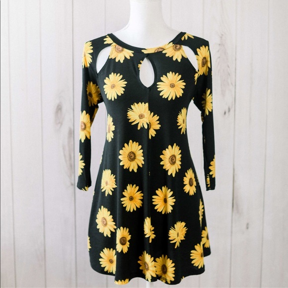 ✨LAST ONE!✨Sunflower top - Picture 2 of 8